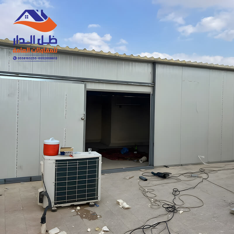 ملاحق خارجية للمنازل بسقف ساندوتش بانل